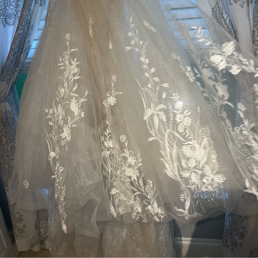 Martina Liana Wedding Dress - Picture 3 of 5